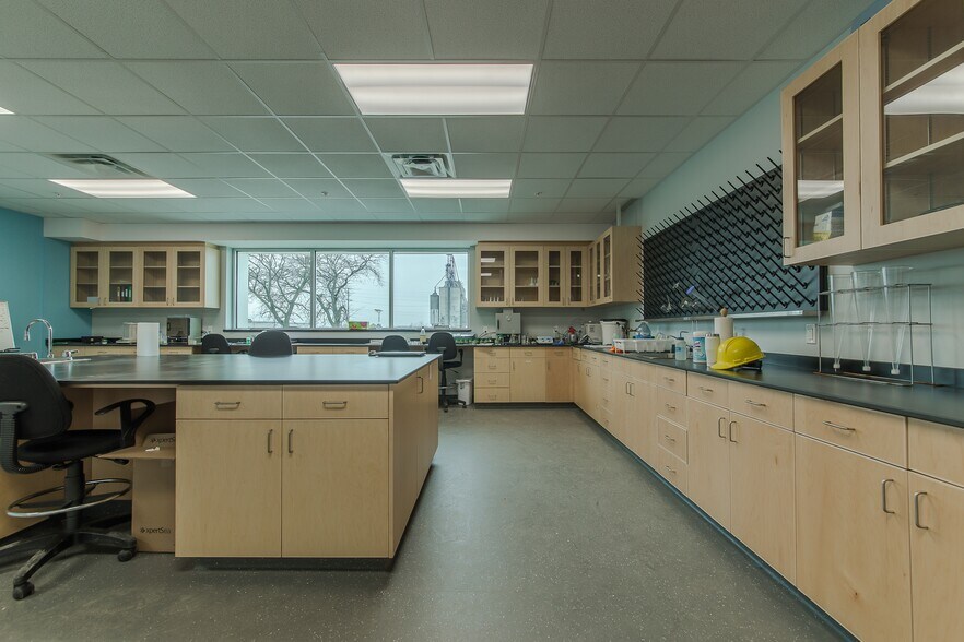 More Photos Of 516 John St N, Aylmer Manufacturing For Lease