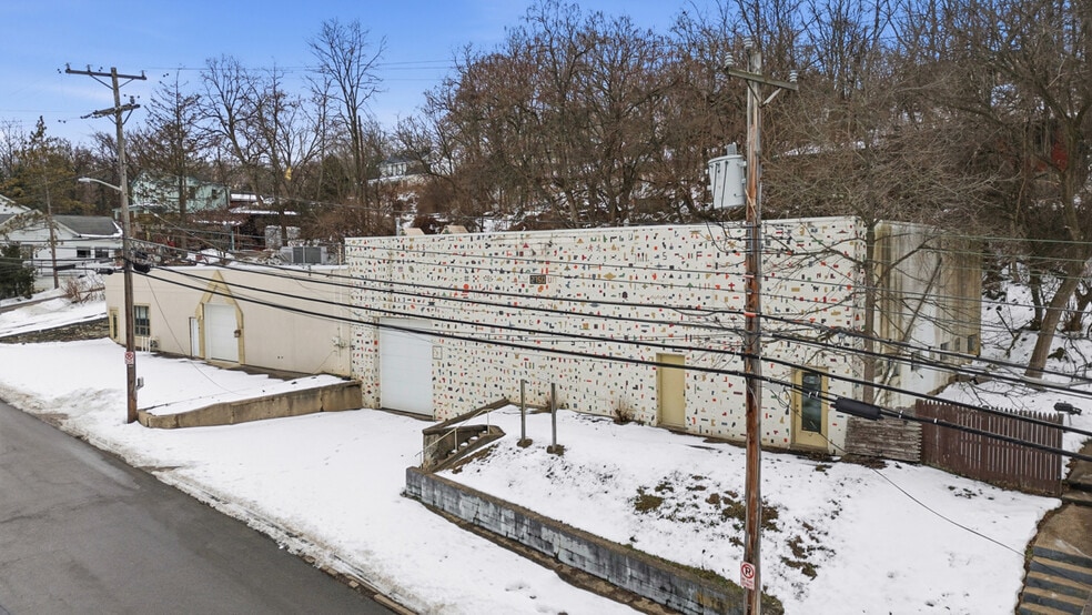 More Photos Of 2750 Banksville Rd, Pittsburgh Warehouse For Sale