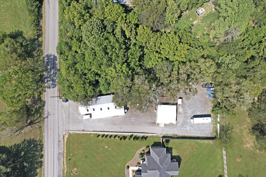 More Photos Of 1455 Neelys Bend Rd, Madison Light Distribution For Sale