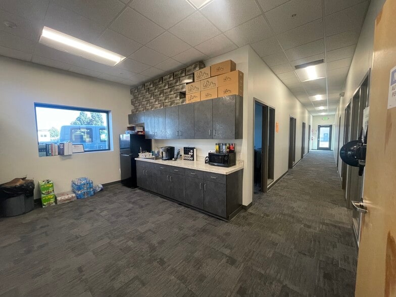 More Photos Of 925 N Fancher Rd, Spokane Valley Industrial For Lease