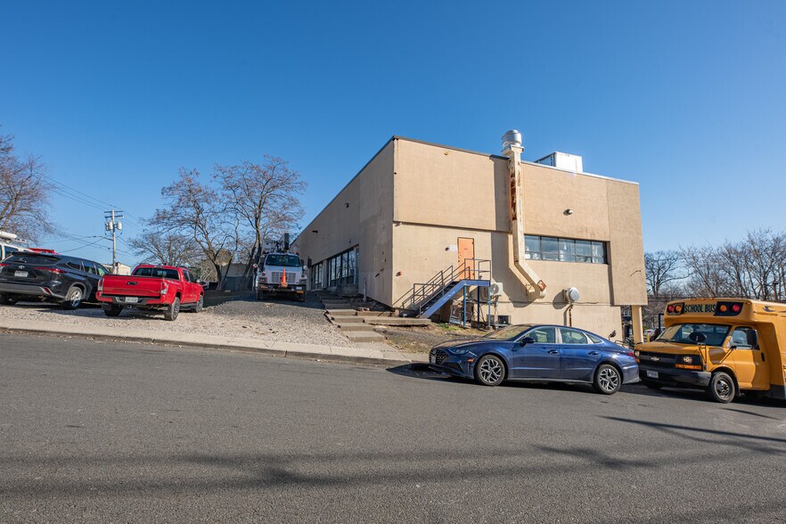 More Photos Of 310 Roosevelt Ave, Spring Valley Freestanding For Lease