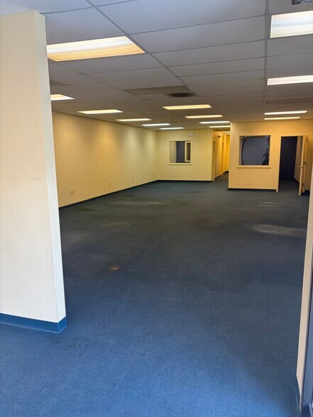 More Photos Of 8407 N Main St, Kansas City Storefront Retail Office For Lease