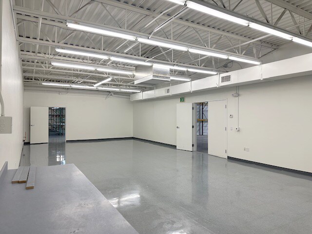 More Photos Of 1929 W Lone Cactus Dr, Phoenix Light Distribution For Sale