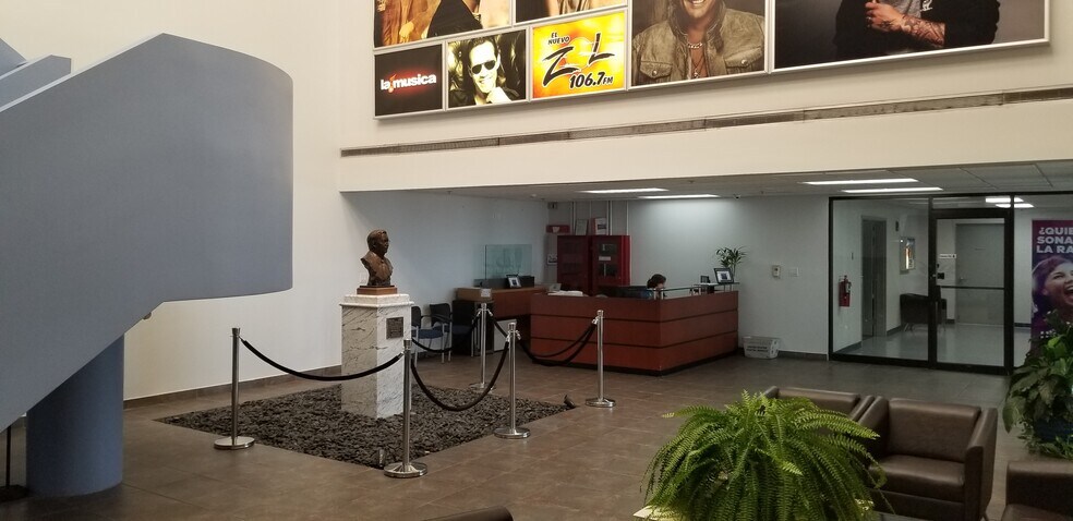 More Photos Of 7007 NW 77th Ave, Miami Showroom For Sale