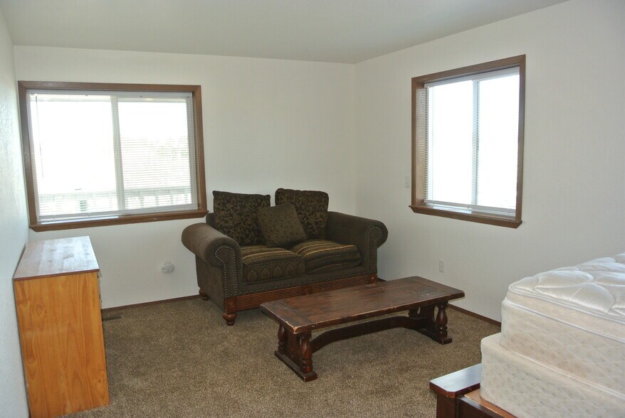 More Photos Of 108 E Hanley Ave, Coeur d'Alene General Retail For Sale