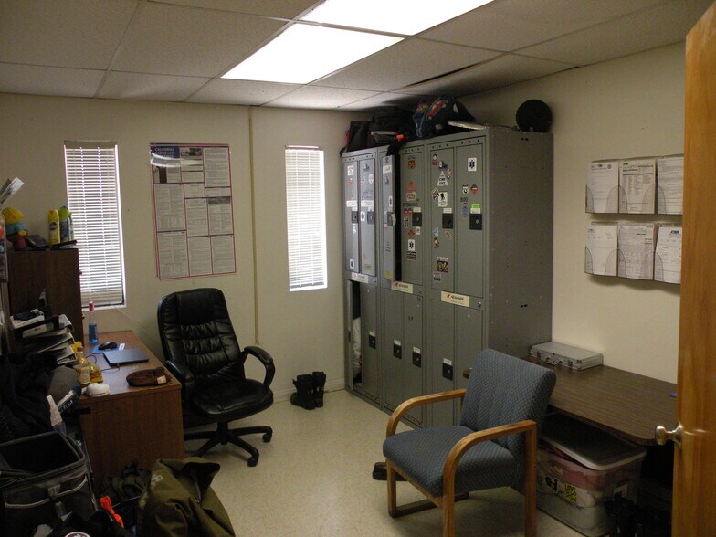 More Photos Of 3121 E Avenue I, Lancaster Freestanding For Sale