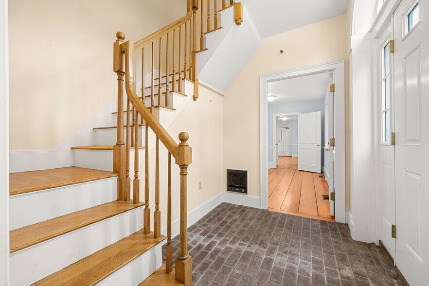 More Photos Of 160 Sylvan St, Danvers Office For Sale