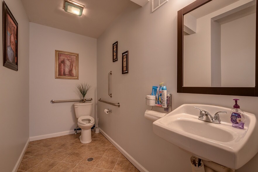 More Photos Of 4902 W Genesee St, Camillus Office For Sale