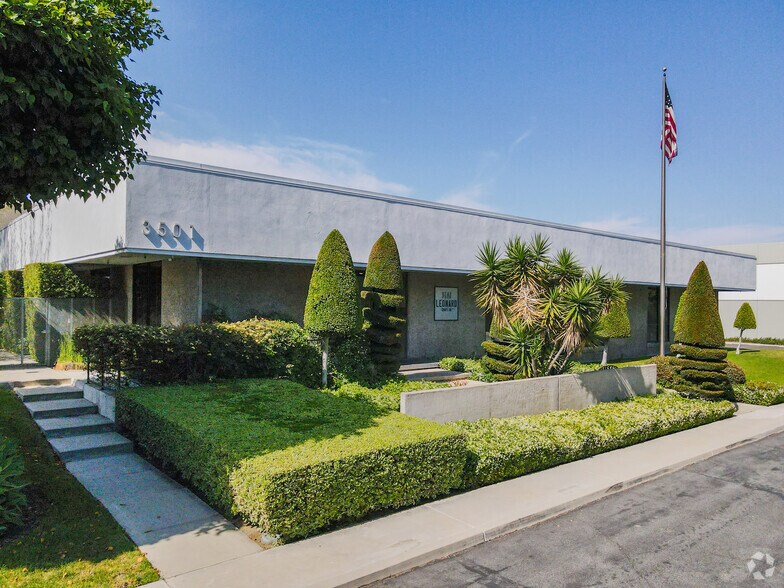 More Photos Of 3501 W Segerstrom Ave, Santa Ana Distribution For Lease