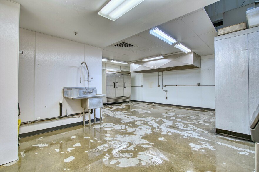 More Photos Of 1501 Lee Hill Dr, Boulder Showroom For Lease