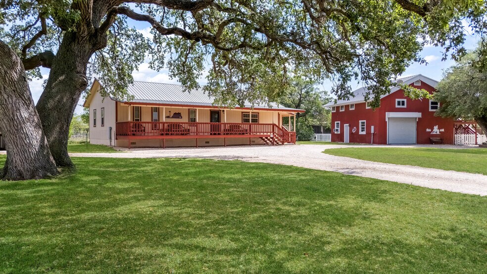 More Photos Of 5738 FM 2538, Marion Flex For Sale