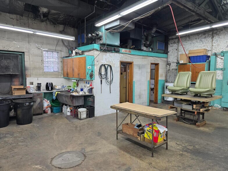 More Photos Of 6243 N Clark St, Chicago Storefront For Sale