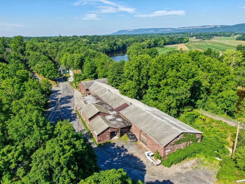 More Photos Of 11 Water St, New Paltz Freestanding For Sale