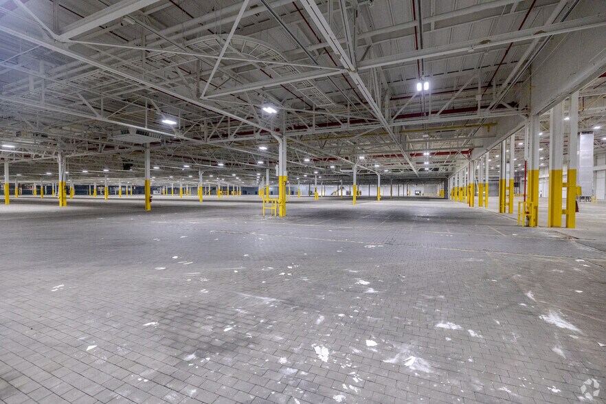 More Photos Of 3300 N 124th St, Milwaukee Manufacturing For Lease