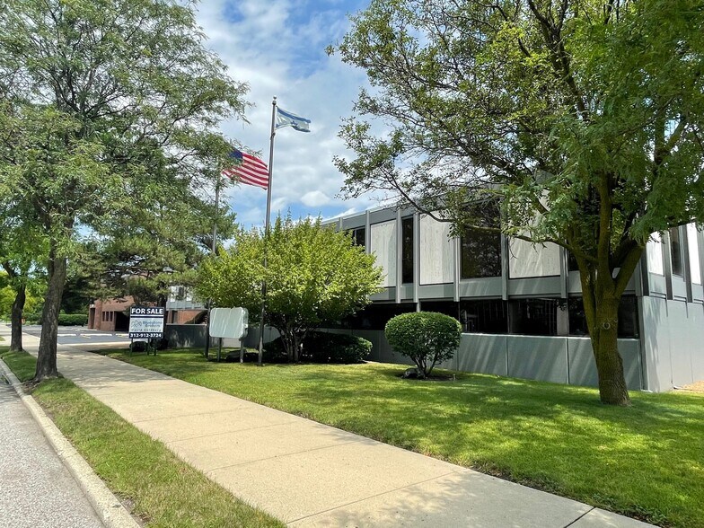 More Photos Of 7373 N Lincoln Ave, Lincolnwood Loft Creative Space For Sale