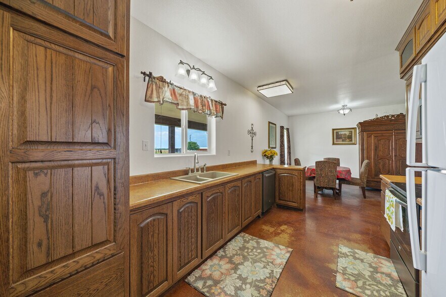 More Photos Of 14221 FM 2790, La Coste Warehouse For Sale