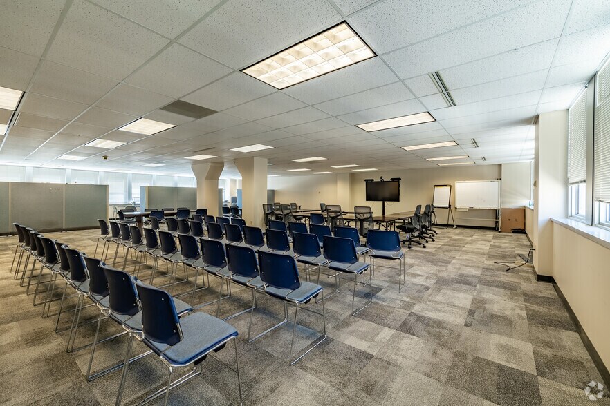 More Photos Of 503 S Kansas Ave, Topeka Office For Sale