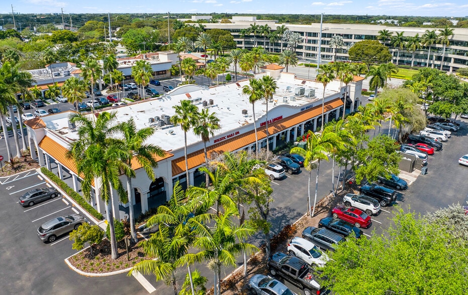 More Photos Of 2200-2222 Glades Rd, Boca Raton Unknown For Lease