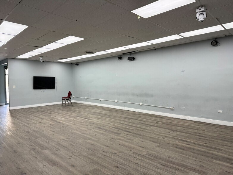 More Photos Of 905 N Broad St, Philadelphia Storefront For Sale
