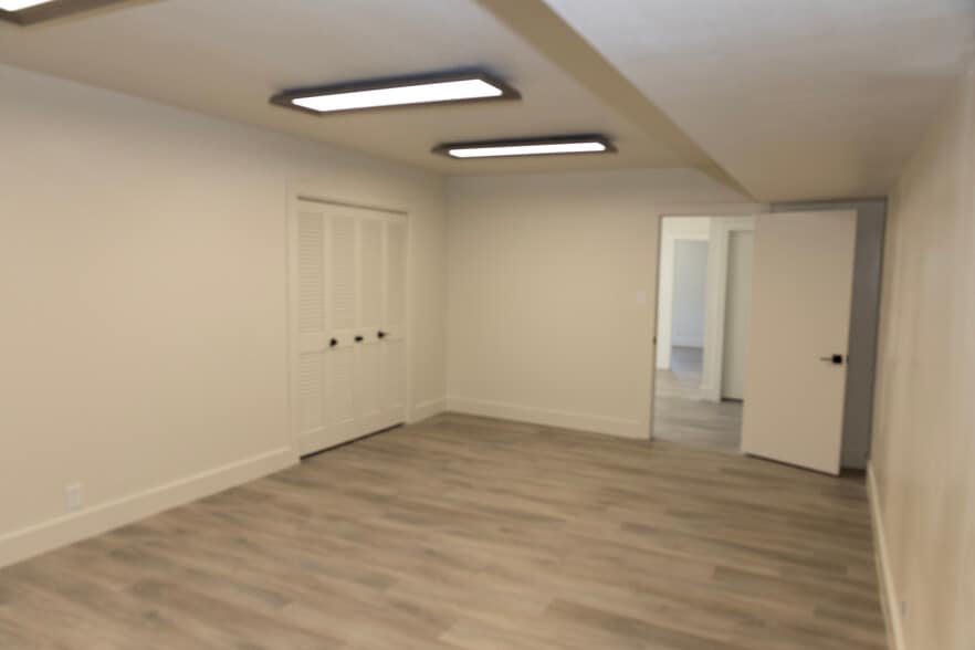 More Photos Of 307-311 Lombrano St, San Antonio Warehouse For Sale