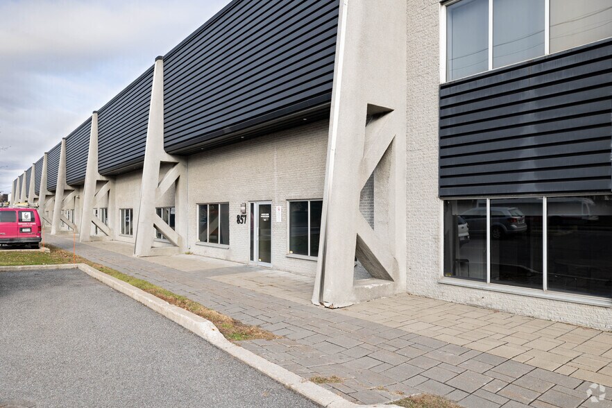 More Photos Of 839-859 Jean-Paul-Vincent, Longueuil Warehouse For Lease