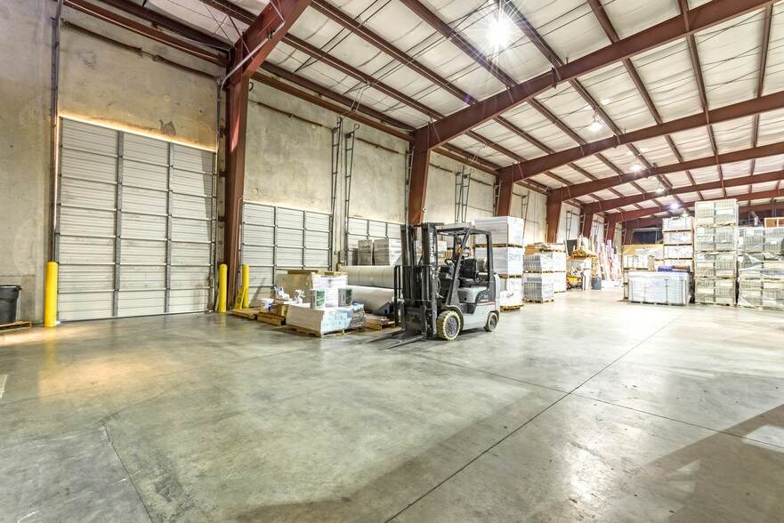 More Photos Of 21019 Spring Towne Dr, Spring Showroom For Lease