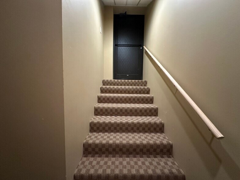 More Photos Of 250 E Court St, Iowa City Office For Sale