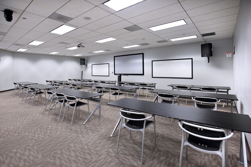 More Photos Of 1901 N State Highway 360, Grand Prairie Office For Lease