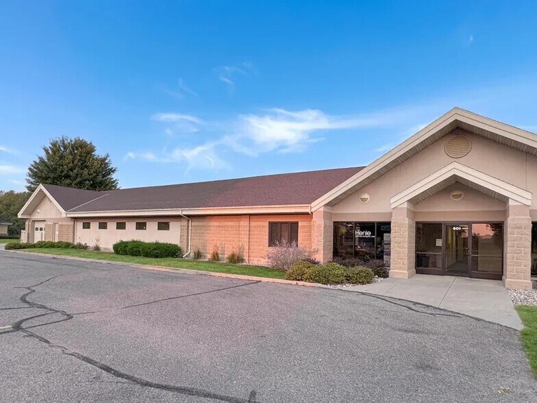 More Photos Of 601 Jewett St, Marshall Office For Sale