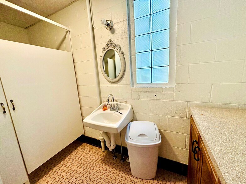 More Photos Of 1701 S Campbell Ave, Springfield Office For Sale