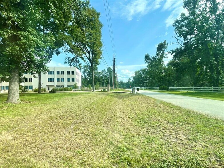 More Photos Of 14221 Horseshoe Bnd, Conroe Specialty For Lease