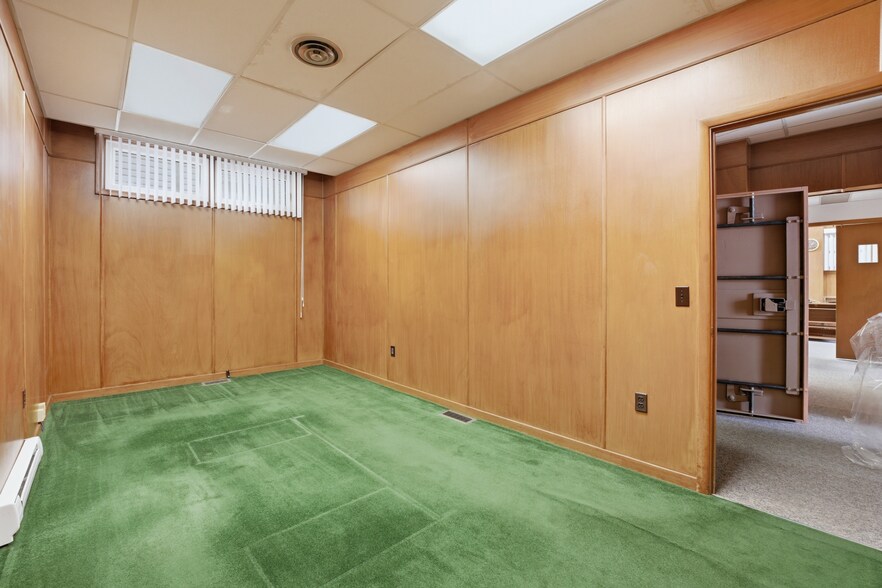 More Photos Of 29 Jarvis St, Fort Erie Office For Sale