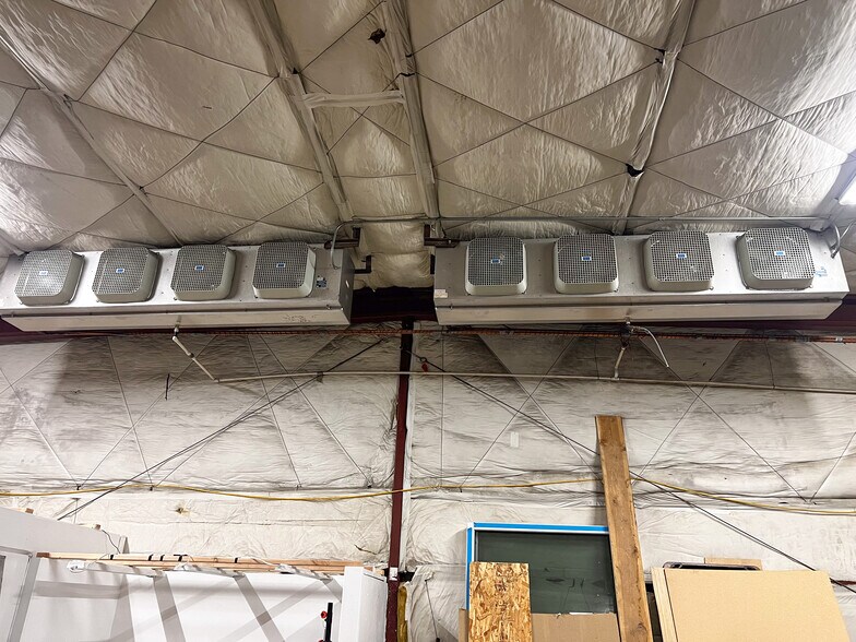More Photos Of 435 N Main St, Helper Warehouse For Lease