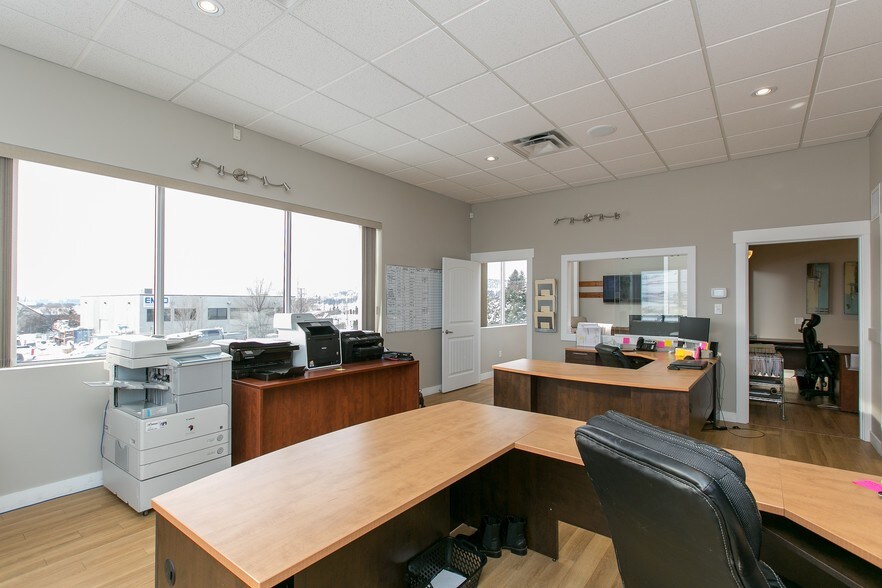 More Photos Of 3304 Appaloosa Rd, Kelowna Warehouse For Sale