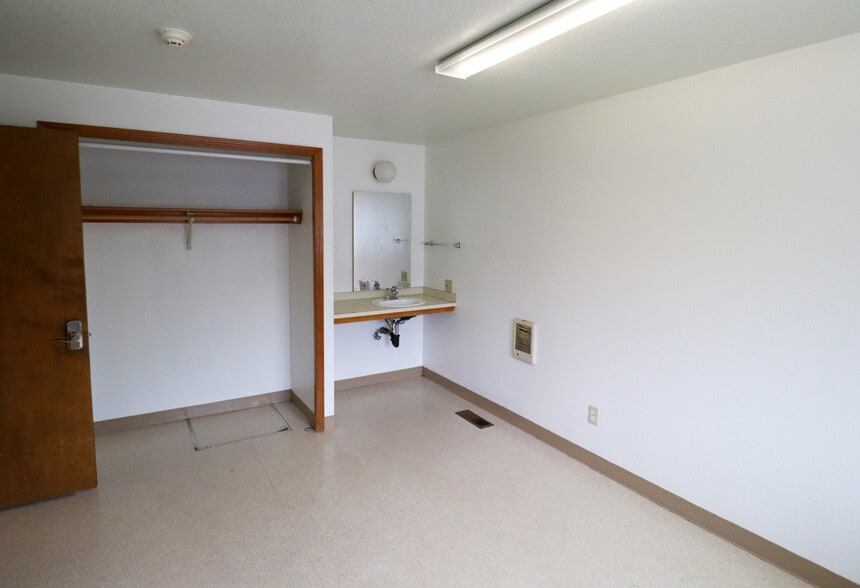 More Photos Of 3692 Hickory Ave, Eugene Assisted Living For Sale