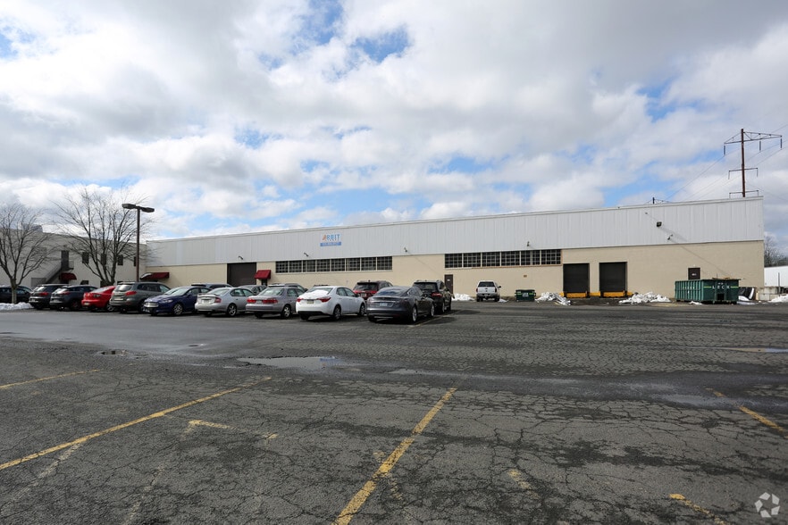 More Photos Of 550 State Rd, Bensalem Light Distribution For Lease