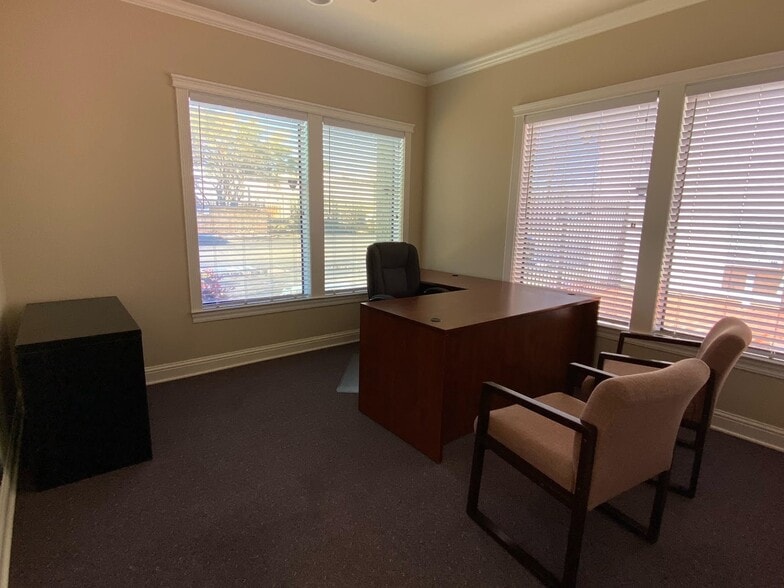 More Photos Of 833 Mistletoe Ln, Redding Office For Lease