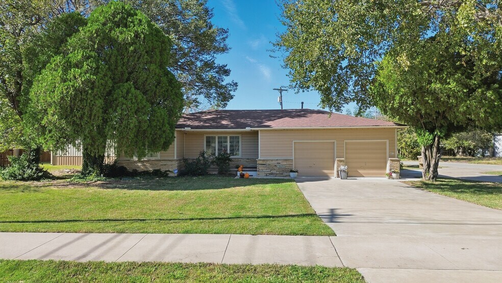 Primary Photo Of 601 S Cherokee St, Catoosa Office For Sale