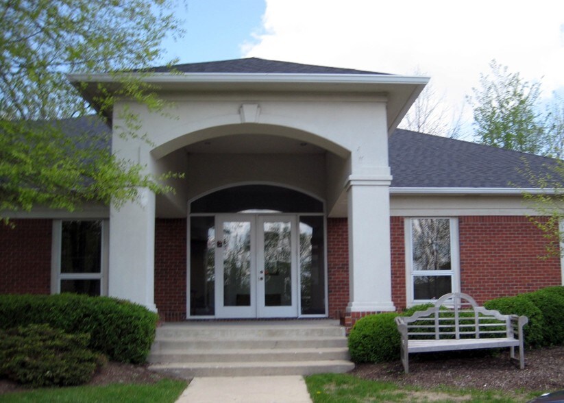 More Photos Of 1528 E Greyhound Pass, Carmel Office For Lease