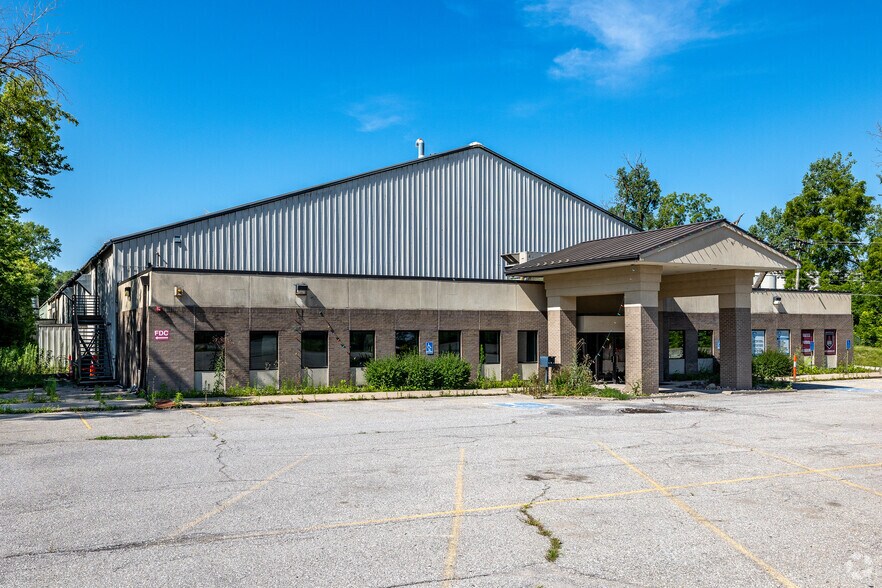 More Photos Of 4600 Park Ave, Des Moines Warehouse For Lease