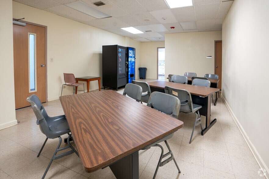 More Photos Of 200 Beacon Pky W, Birmingham Office For Sale