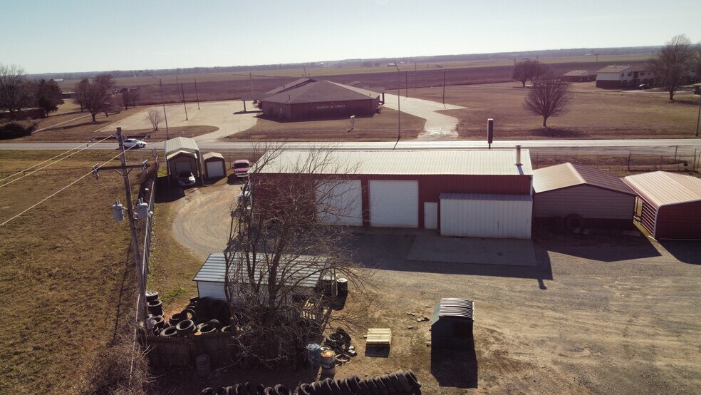 More Photos Of 1202 Cherokee St, Lindsay Auto Repair For Sale