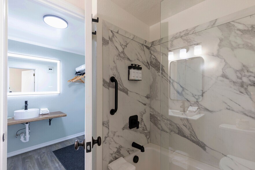 More Photos Of 49825 US Highway 93, Polson Hotel For Sale