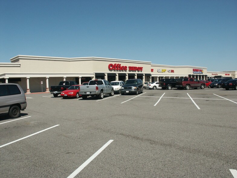 More Photos Of 5240-5392 W 34th St, Houston General Retail For Lease