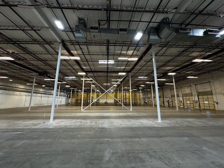 More Photos Of 2214 Braker Ln, Austin Distribution For Lease