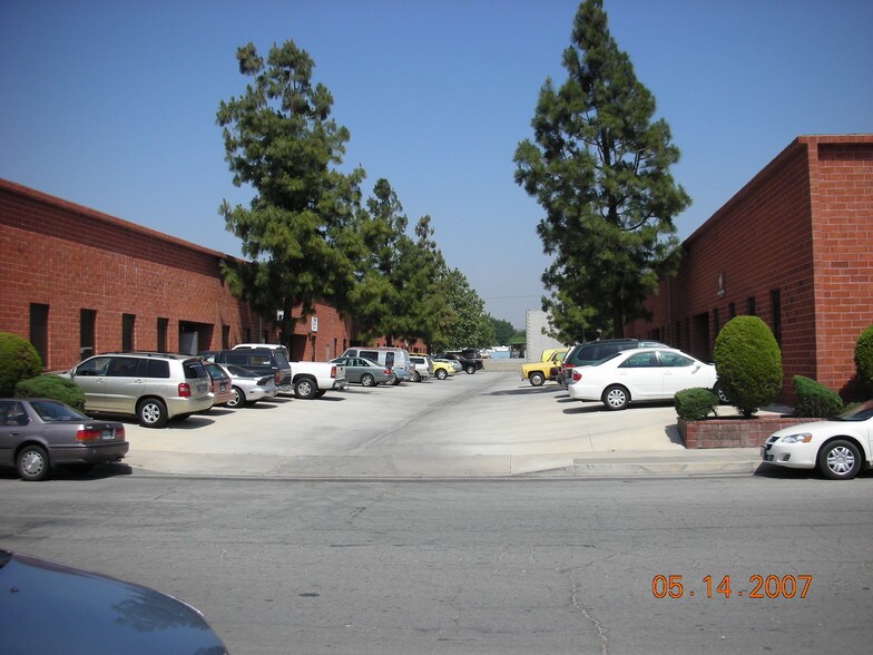 Primary Photo Of 26818 Oak Ave, Canyon Country Warehouse For Lease