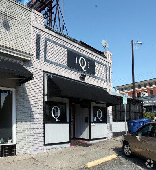 More Photos Of 708-720 W Market St, Greensboro Freestanding For Lease