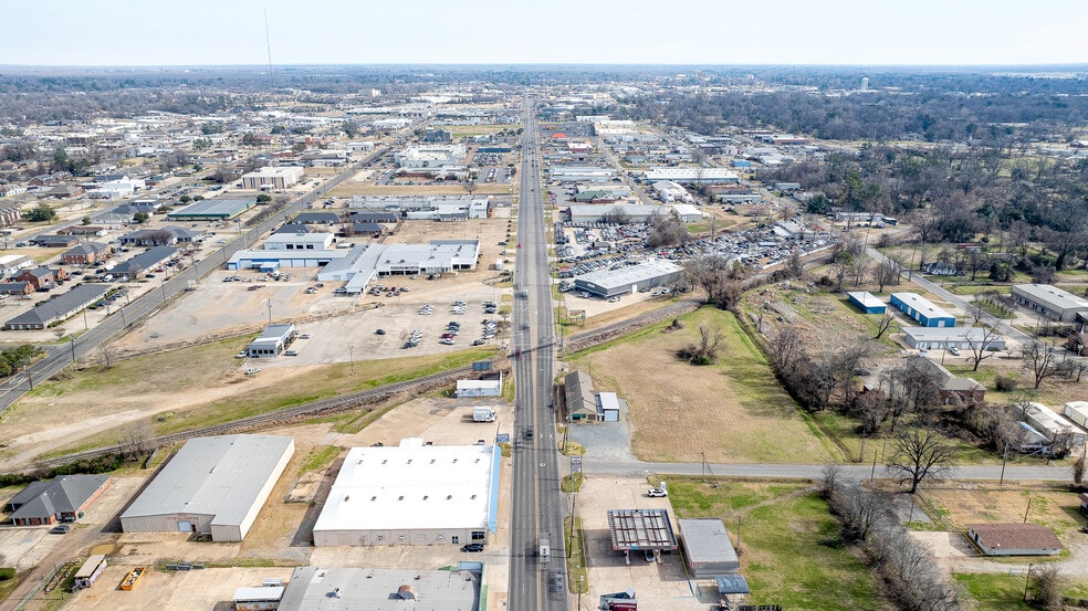 More Photos Of 1000 Louisville Ave, Monroe Office For Sale