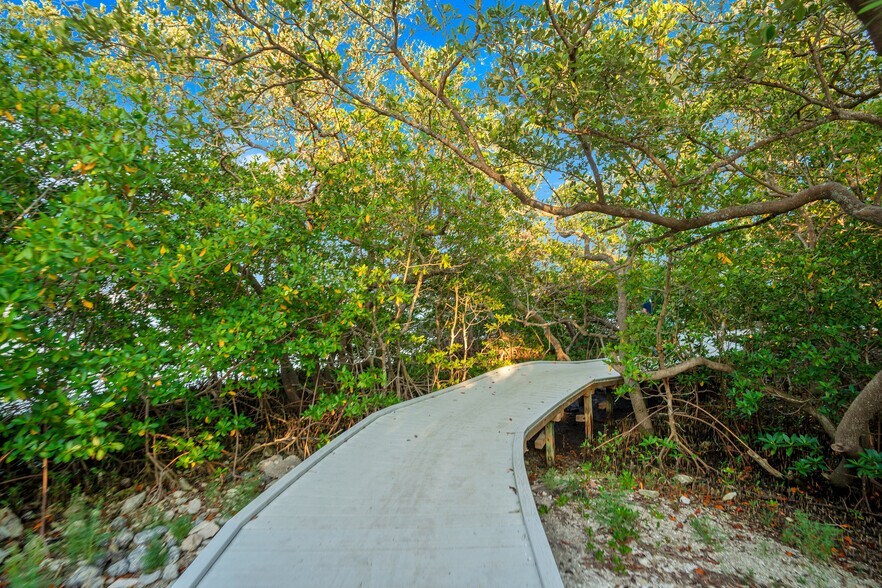 More Photos Of 571 Saint Judes Dr, Longboat Key Apartments For Sale