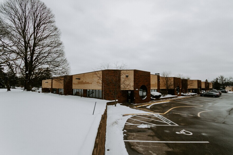More Photos Of 5575-5599 W 78th St, Edina Research And Development For Lease